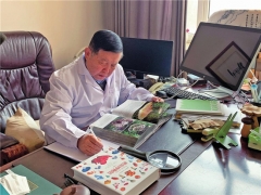 中國工程院院士李玉攻克道道難關 助力食用菌產(chǎn)業(yè)脫貧攻堅 ()