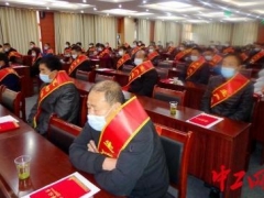 湖北鄖陽(yáng)：50名遷移脫貧戶(hù)用“香菇故事”促穩(wěn)產(chǎn)業(yè)鏈 ()
