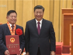 隆重表彰！李玉院士出席全國脫貧攻堅(jiān)總結(jié)表彰大會(huì) ()